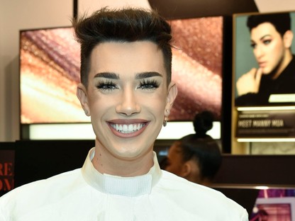 Tömeghisztéria lett a legnépszerűbb sminkes youtuber látogatásából