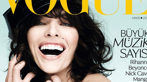 Itt a nyár, meztelenkednek a modellek