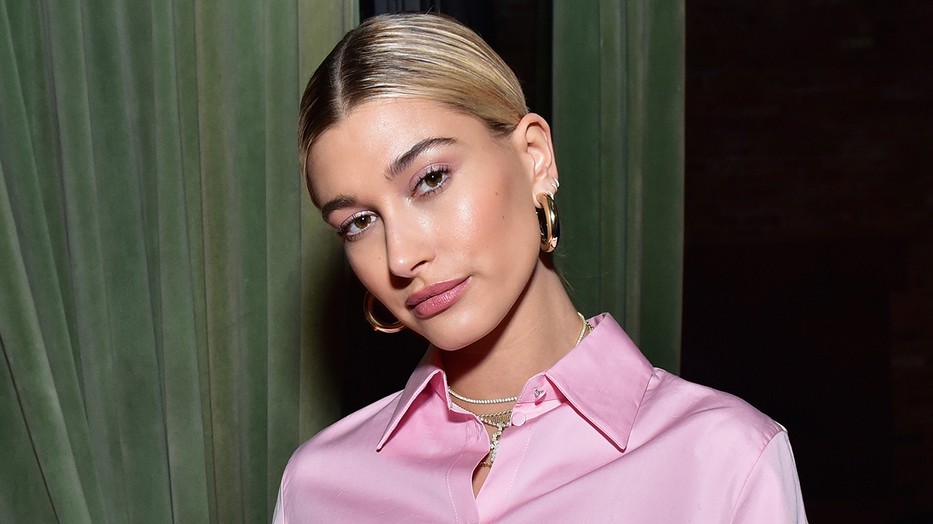 Hailey Bieber és Justin Bieber ennél nem is öltözhettek volna eltérőbben a 2021-es MTV VMA gálán