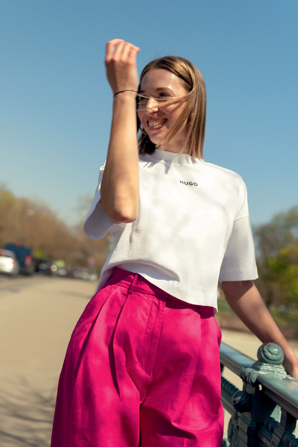 Póló HUGO BOSS – Van Graaf | Nadrág COS 28 000 Ft | Fülbevaló THOMAS SABO thomassabo.com