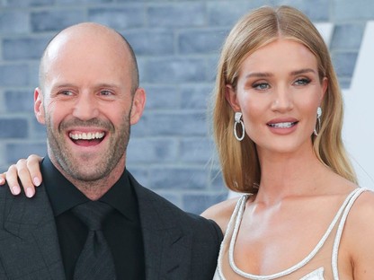 Húú: Jason Statham új filmjéről a barátnője meztelenruhája terelte el a figyelmet