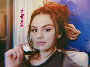 Ilyen lett volna Selena Gomez, ha a 90-es években lesz popsztár