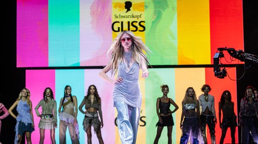 Így ápolja Mészáros Lili topmodell platina szőke haját, a modellt a Budapest Hair Show-n csíptük el