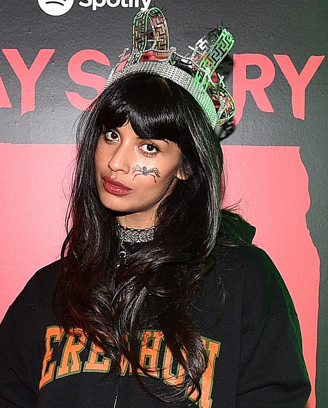 Jameela Jamil kedvenc előadójának öltözött az előhalloweeni bulin