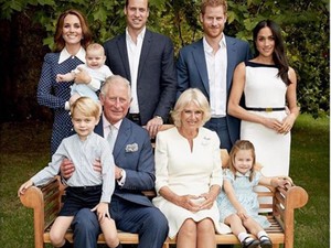 A kis Lajos herceg olyat csinál Károly herceg arcával, ami miatt ezt a fotót eddig nem hozhatták nyilvánosságra