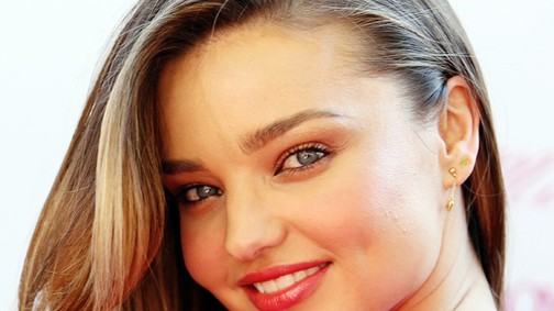 Beteges rajongás - Topmodellé plasztikáztatta magát egy lány