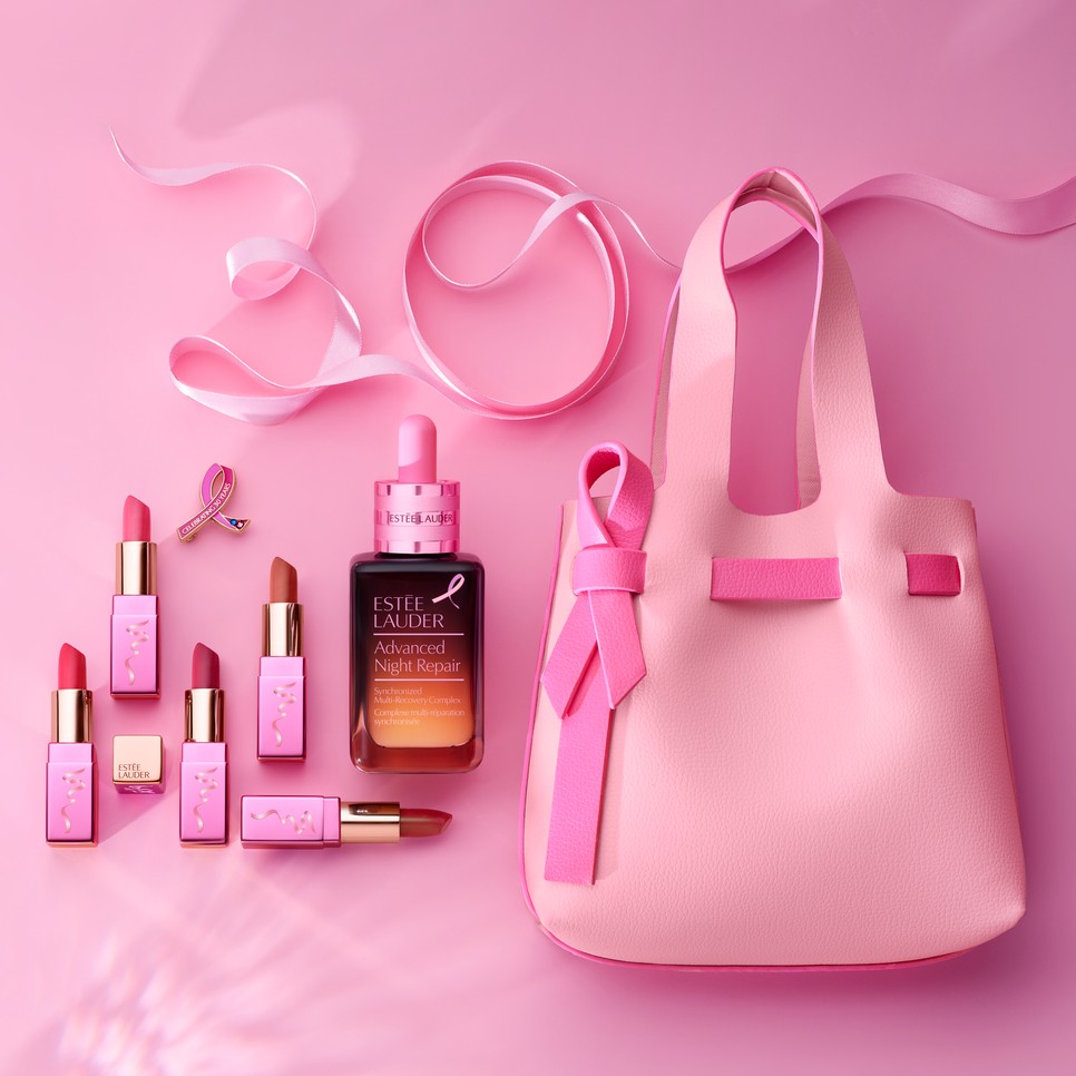 A rózsaszín szalaggal ellátott limitált termékeket megtalálod az Estée Lauder üzletekben, valamint az esteelauder.hu oldalon