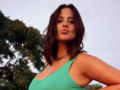 Nem kell várni tovább: a várandós Ashley Graham meztelen fotót posztolt