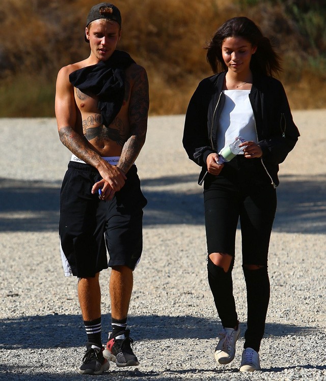 Justin Bieber pucér felsőtesttel flangált az utcán!