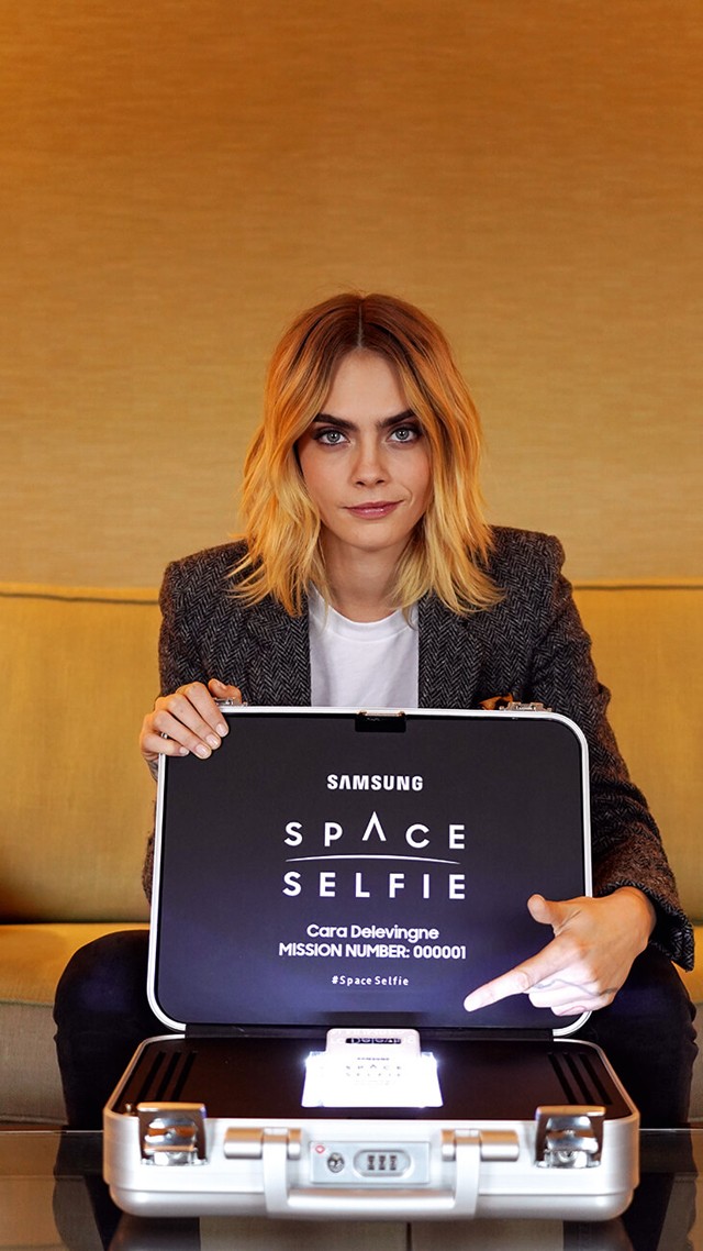 Cara Delevingne elsőként küld szelfit az űrbe