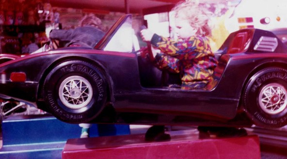 Szegedi Kata kislányként talán még autóversenyzőnek készült.