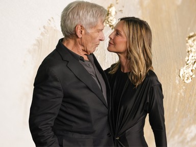 Harrison Ford és Calista Flockhart szerelmesebbek, mint valaha: a 82 éves színészt és feleségét csókolózva kapták lencsevégre New Yorkban