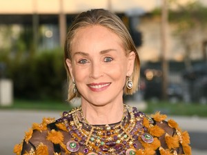 Retus és filterek nélkül mutatta meg magát bikiniben a 68 éves Sharon Stone, imádjuk bátorságáért