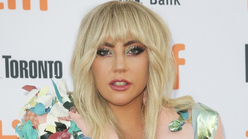 Jesszus! Lady Gaga bizarr divatszörnynek öltözött