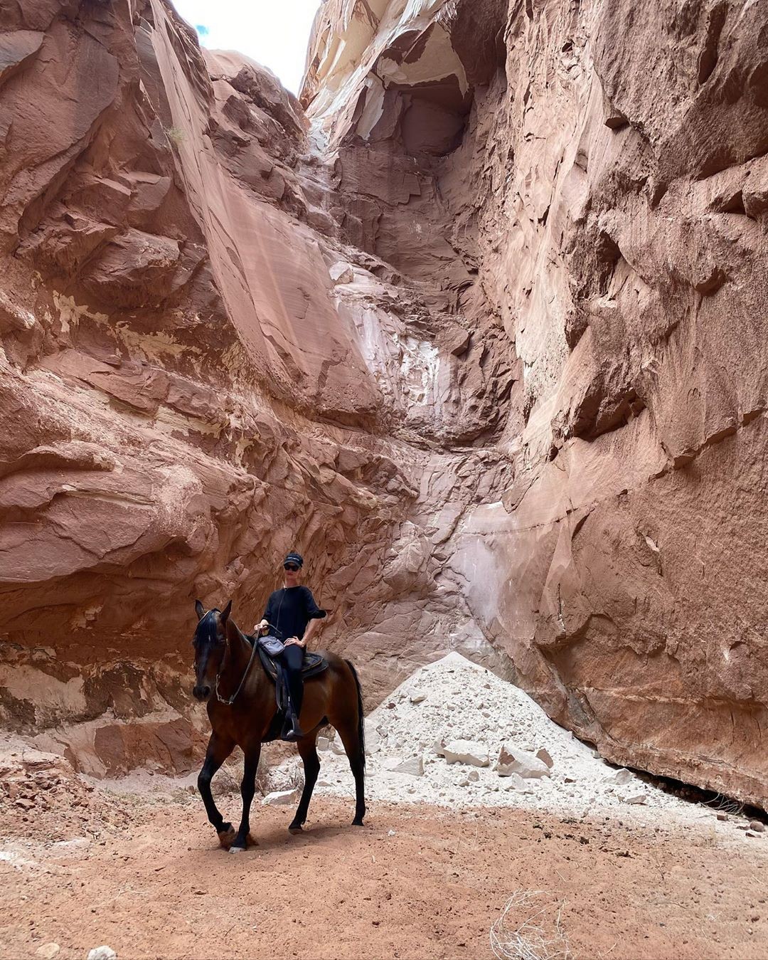 A brit szupermodell Rosie Huntington-Whiteley is kihasználta Armangiri és Utah állam lehetőségeit.