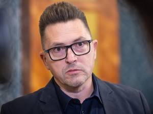 Kovács Ákosnál rákbetegséget diagnosztizáltak, lemondta a nyári koncertjeit