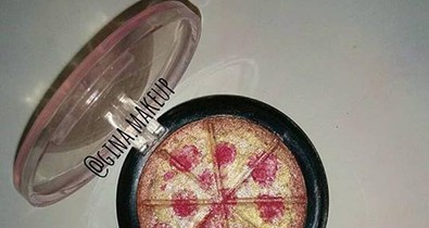 Hihetetlen sminkújdonság! Itt a pizza-highlighter!