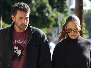 Hogy csinálja? Jennifer Lopez egy teljesen átlagos szettben is istennő
