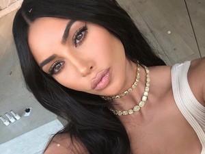Kim Kardashian dereka akkora lett mint egy tízéves gyereké