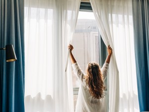 Minden reggel bepárásodik az ablakod? Így szüntetheted meg egyszerűen