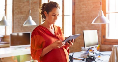 Álomállás, majd rémálomba illő elbocsátás: egy leendő kismama megrázó története a munkahelyi diszkriminációról
