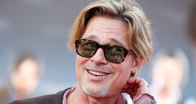 Brad Pitt autóversenyzőnek öltözött, és még semmi nem állt ennyire jól neki