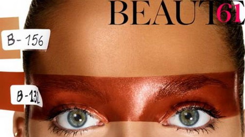 Mihalik Enikő meztelenül barnítja magát