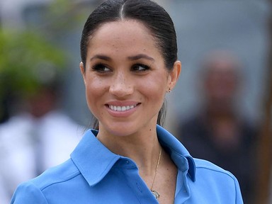 Videó: Meghan Markle nevetve sírt, amikor Tonga szigetén egy nagyon vicces produkcióval lepték meg