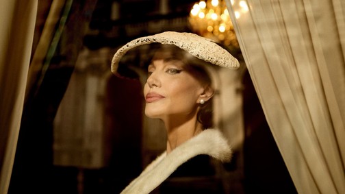 Angelina Jolie valami elképesztő az új filmjében: hidegrázósan alakítja a világ egyik legjobb operaénekesnőjét