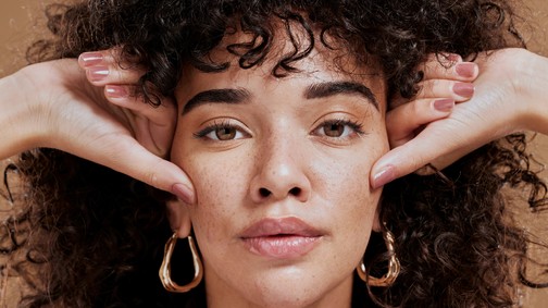 A bőrápolási baki, ami akár az arcbőrödbe is kerülhet - Szakértő segít, hogyan használd kíméletesen a hámlasztókat