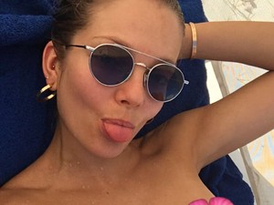 Mihalik Enikő meztelenül szelfizett