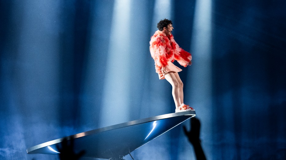 Nemo The Code című dalának és előadásának központi eleme volt az egyensúly