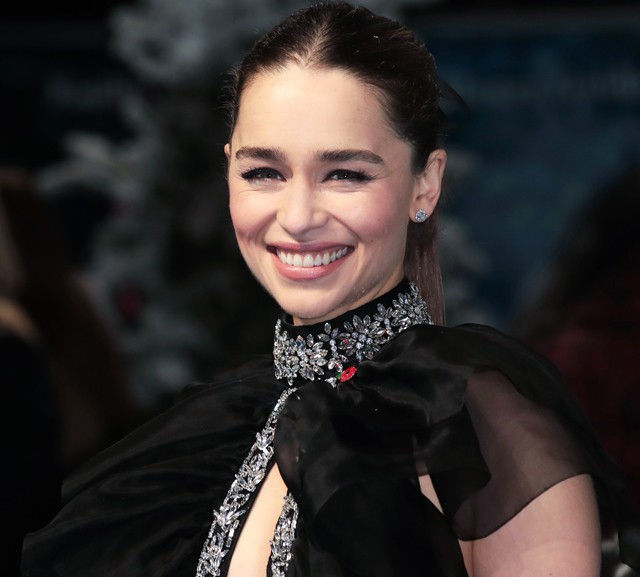 Emilia Clarke-ról legszívesebben lelopnánk ezt a tökéletes kis fekete ruhát