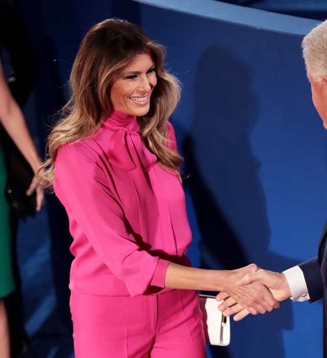 Ruhákba rejtett üzenetek:  itt a kincses térkép Kamala Harris, Dr. Jill Biden és Melania Trump szettjeihez