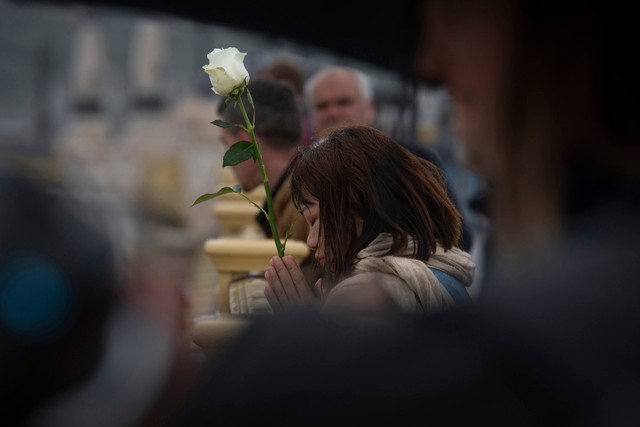 1. díj - hír-esémenyfotó - Dombovári Tamás - reszvét