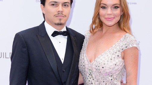 Lindsay Lohan vőlegénye megcsalta, fojtogatta és teherbe ejtette őt