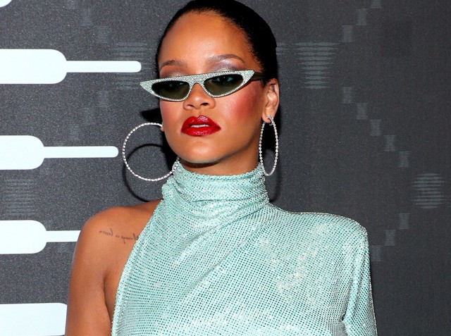 Rihanna szettje egy bolygóközi kalandhoz lenne a legideálisabb
