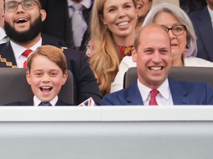 Kísérteties a hasonlóság György herceg és Vilmos herceg 10 éves kori fotója között