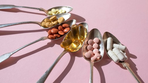 Hányást és belső vérzést is okozhatnak ezek a vitaminok, ha túladagolod őket