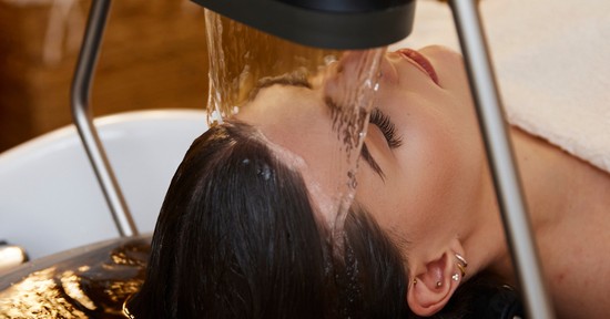 Wellness a hajnak, feltöltődés a léleknek – ezért a japán Head Spa kezelésért rajong most mindenki