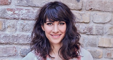 A nők láthatatlan munkája – Pátkai Rozina performansza az anyaságról