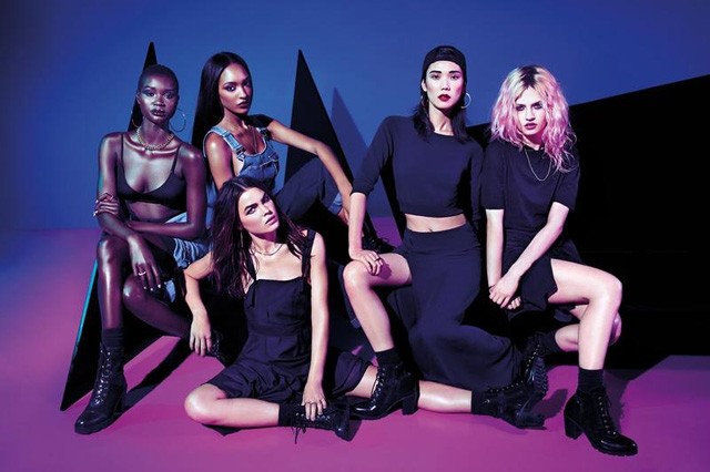 Mario Sorrenti fotózta olyan topmodellekkel, mint Charlotte Free , Bambi Northwood Blyth, Jourdan Dunn vagy Tao Okamoto