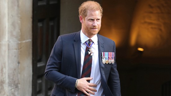 Valami nagyon nem stimmel Harry herceg hajával: a rajongók egyből kiszúrták a furcsaságot