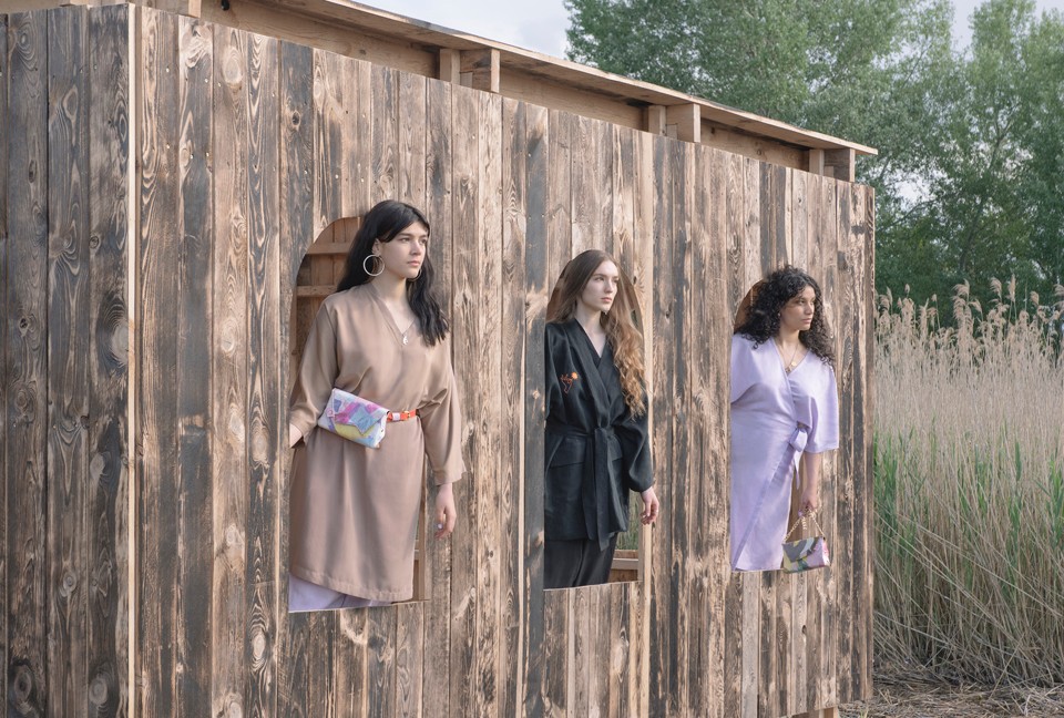  A Kamay Ko új kollekciójának kampányképeit Varga Matti fotózta, a képeken a Paradigma Ariadné épületei láthatók