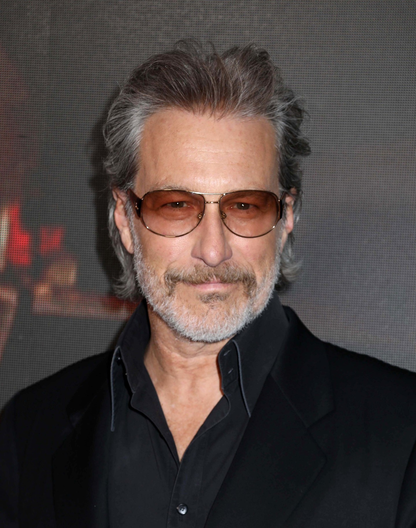 Az Aident alakító John Corbett ma 64 éves, és a Szex és New York óta - Az és egyszer csak... mellett - több népszerű filmben is feltűnt. Többek között ő alakította Lara Jean édesapját az A fiúknak, akiket valaha szerettem című Netflix-produkcióban.