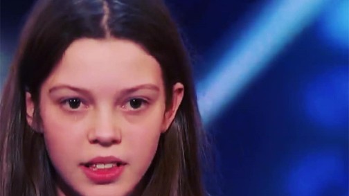 Ez a 13 éves kislány letarolta a YouTube-ot, hihetetlen hangja van