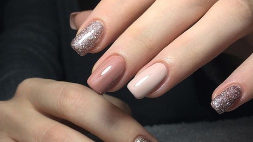 Ezek most a legtrendibb szilveszteri körmök: imádni fogod őket!