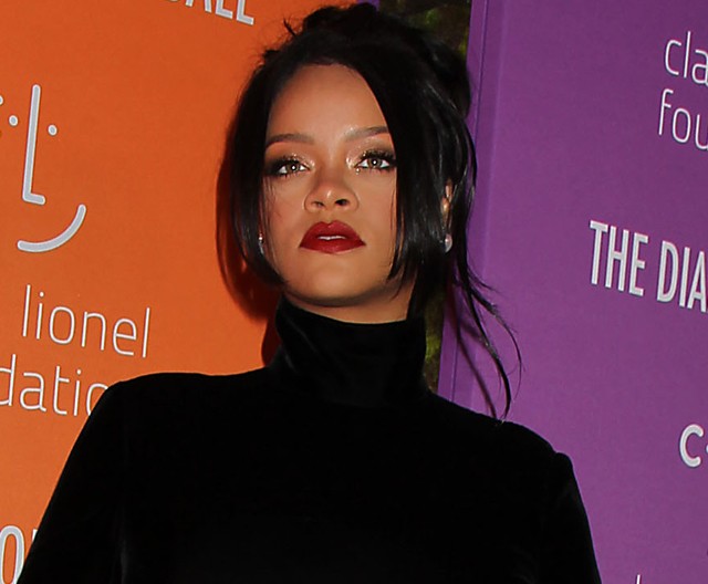 Hű: Olyan ruhát még nem láttál, amilyet Rihanna viselt a vörös szőnyegen