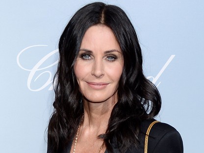 Courteney Cox előadta a Jóbarátok egyik legviccesebb ikonikus jelenetét költözés közben