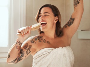 Létezik egy fürdőszobai szokás, ami egész napra megszabadít a stressztől: egyszerű és rendkívül felszabadító